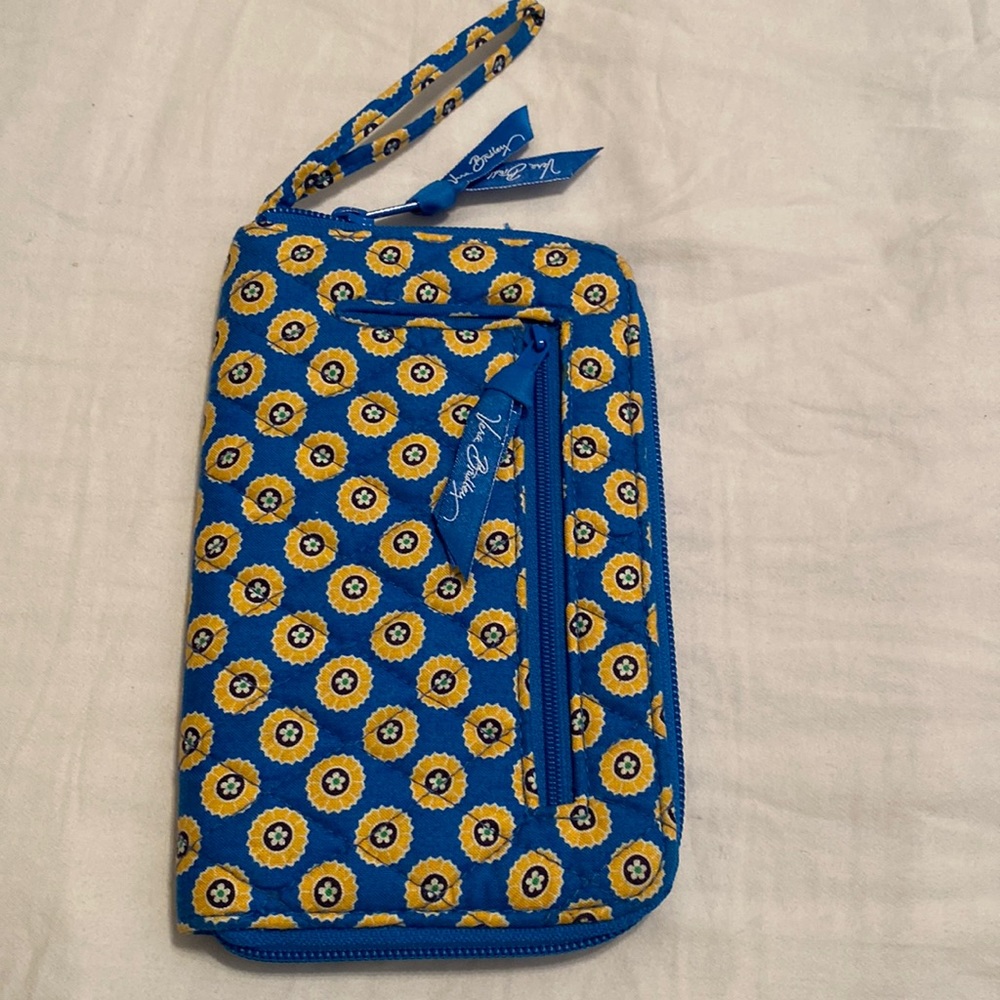 Vera Bradley Blue wallet with yellow 🌼 daisies. Zip around.